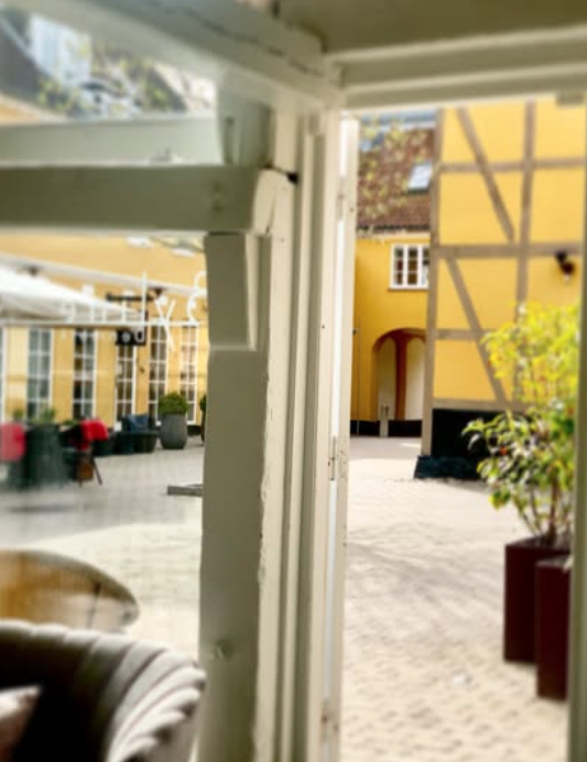 { { product.metaDescription|striptags }}