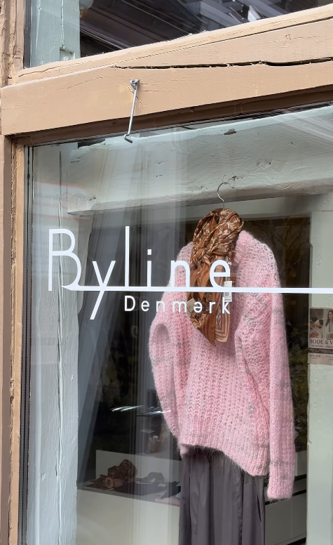 { { product.metaDescription|striptags }}