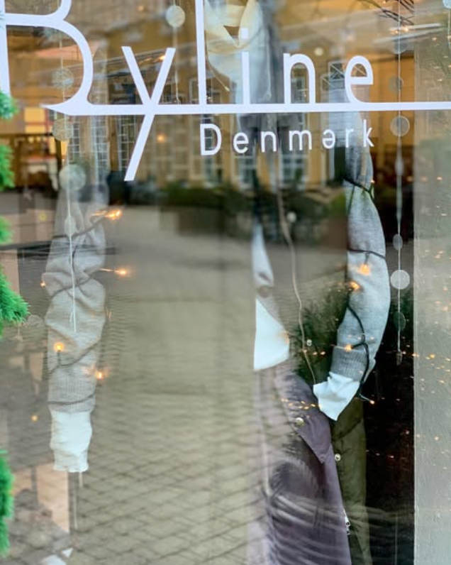 { { product.metaDescription|striptags }}