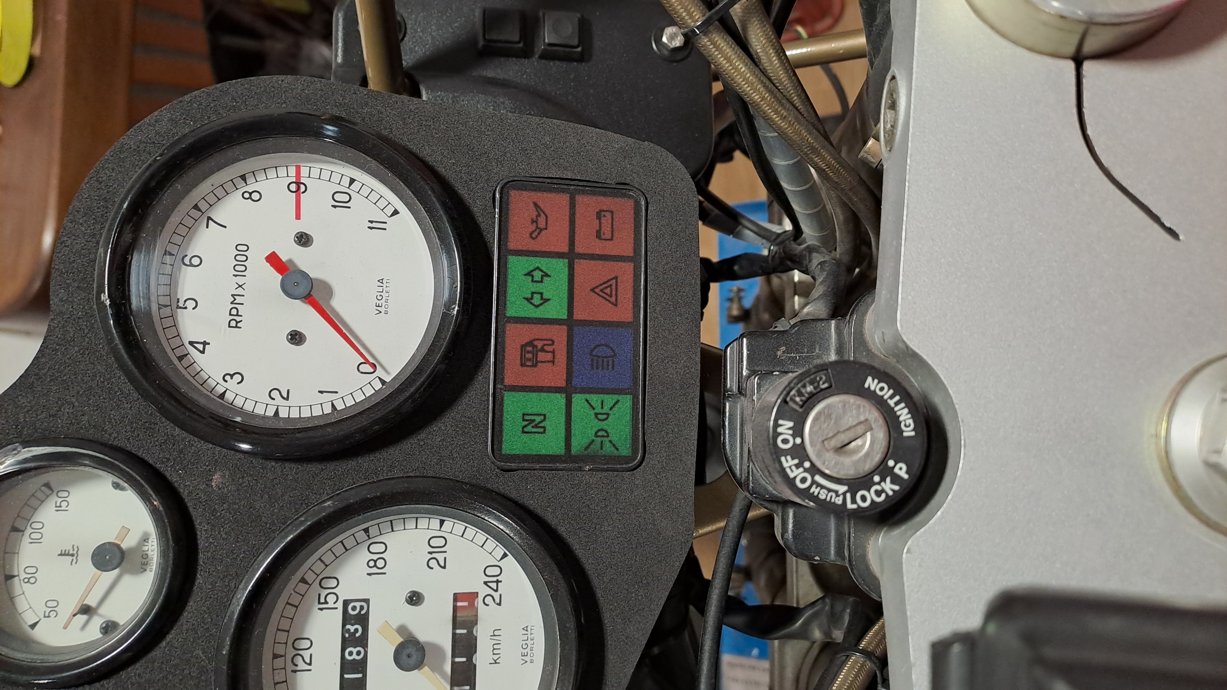 { { product.metaDescription|striptags }}