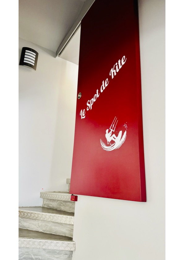 { { product.metaDescription|striptags }}