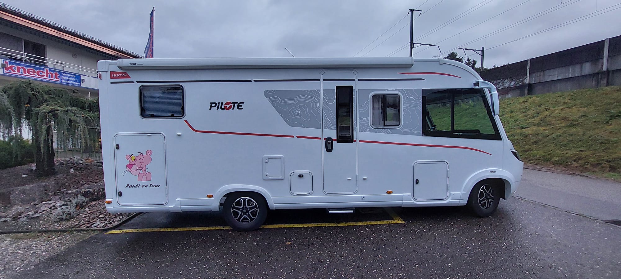 { { product.metaDescription|striptags }}