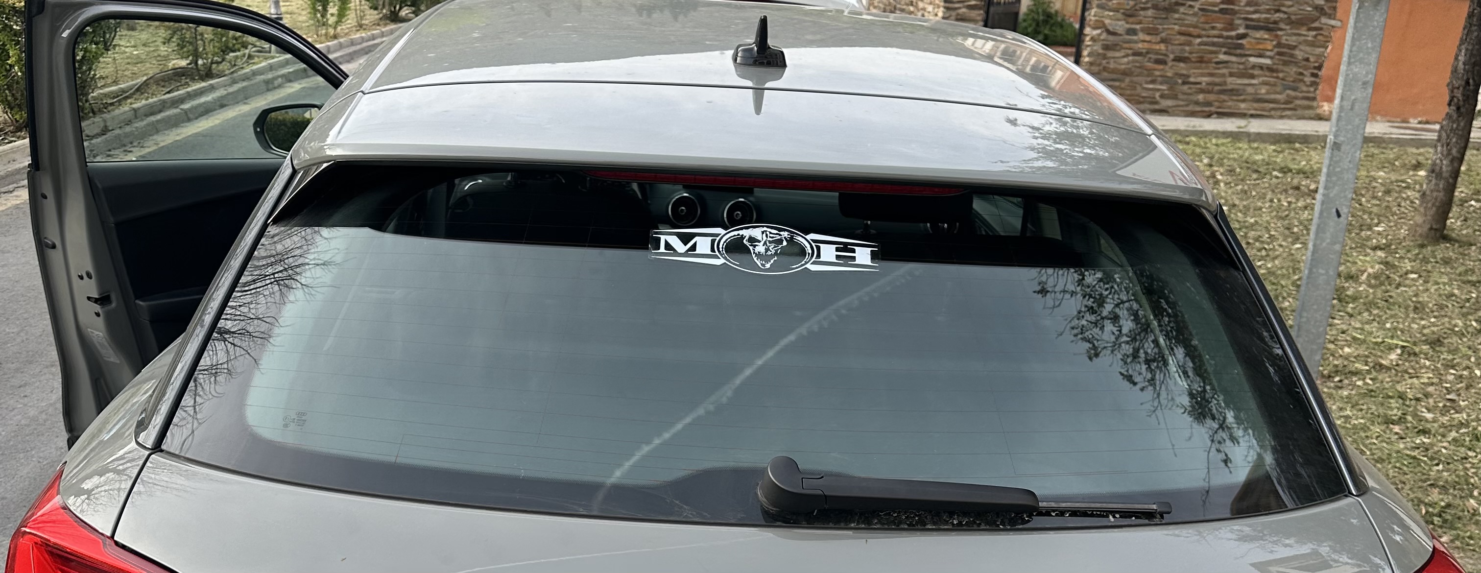 { { product.metaDescription|striptags }}