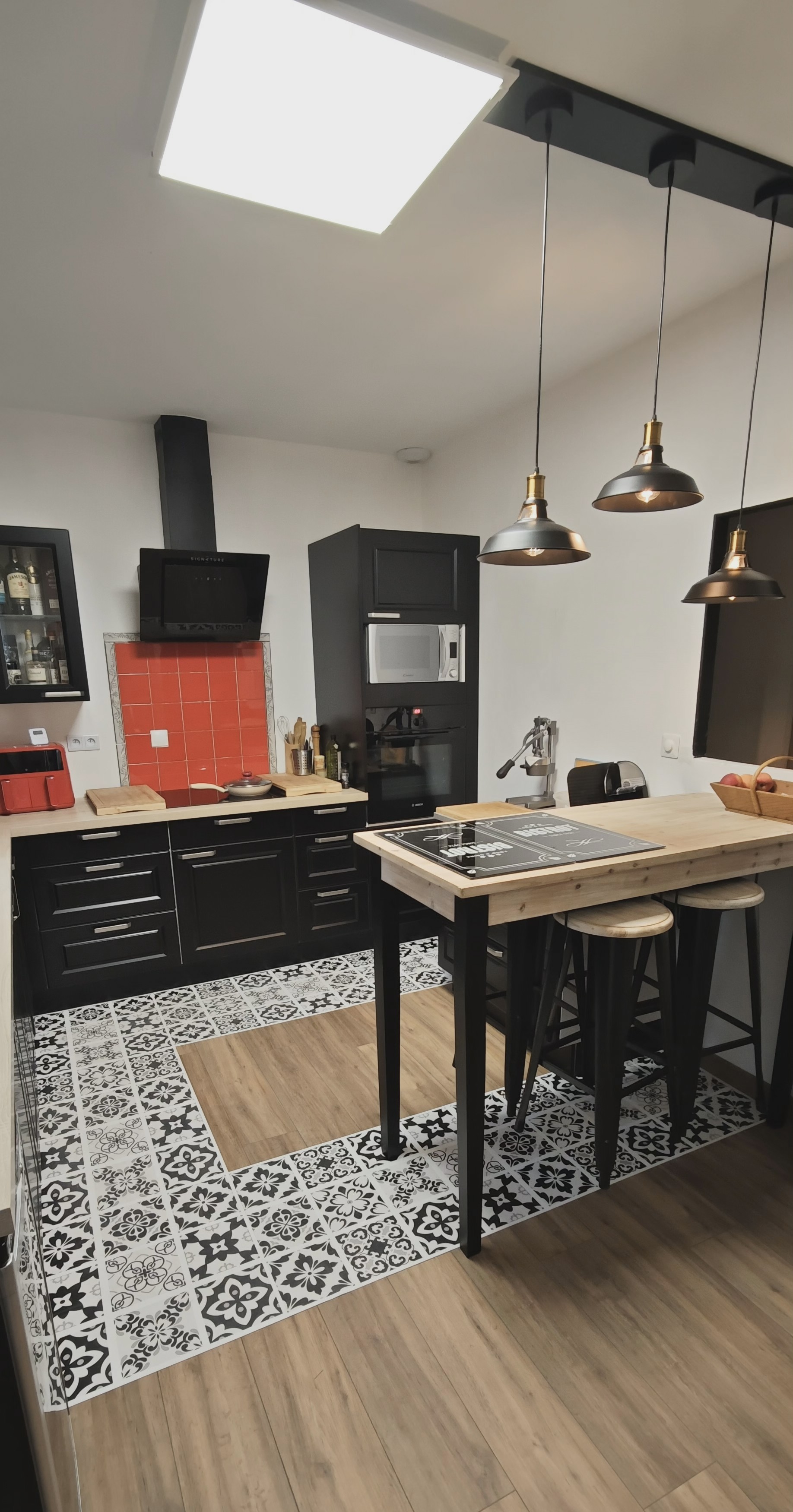 { { product.metaDescription|striptags }}