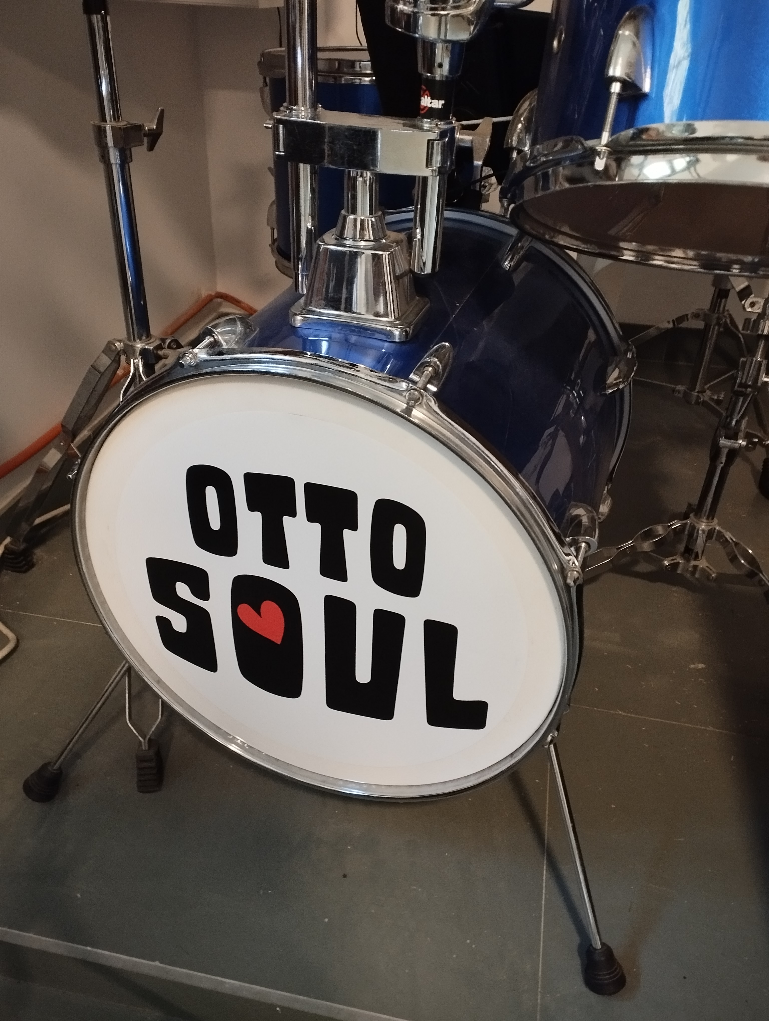 { { product.metaDescription|striptags }}