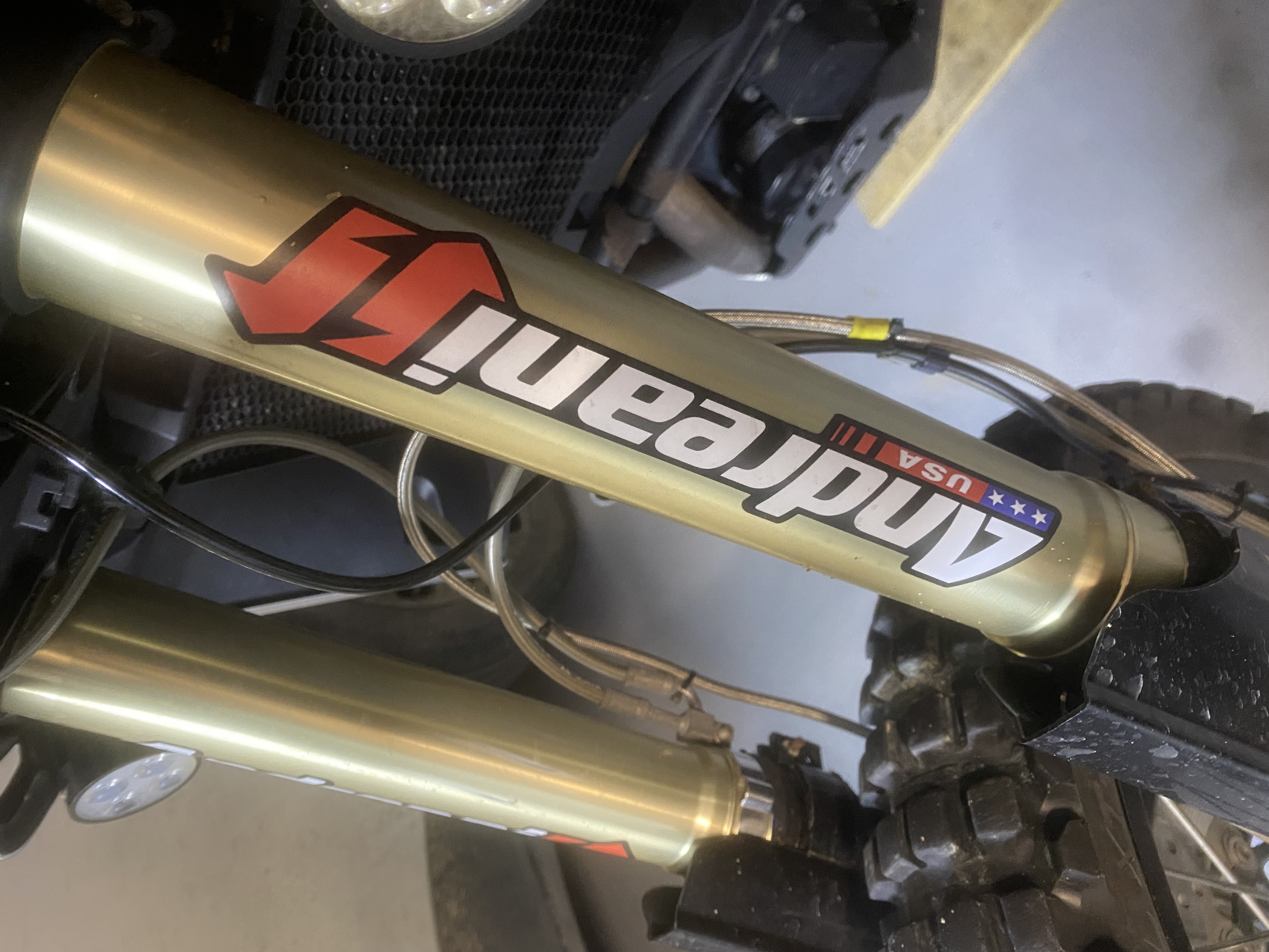 { { product.metaDescription|striptags }}