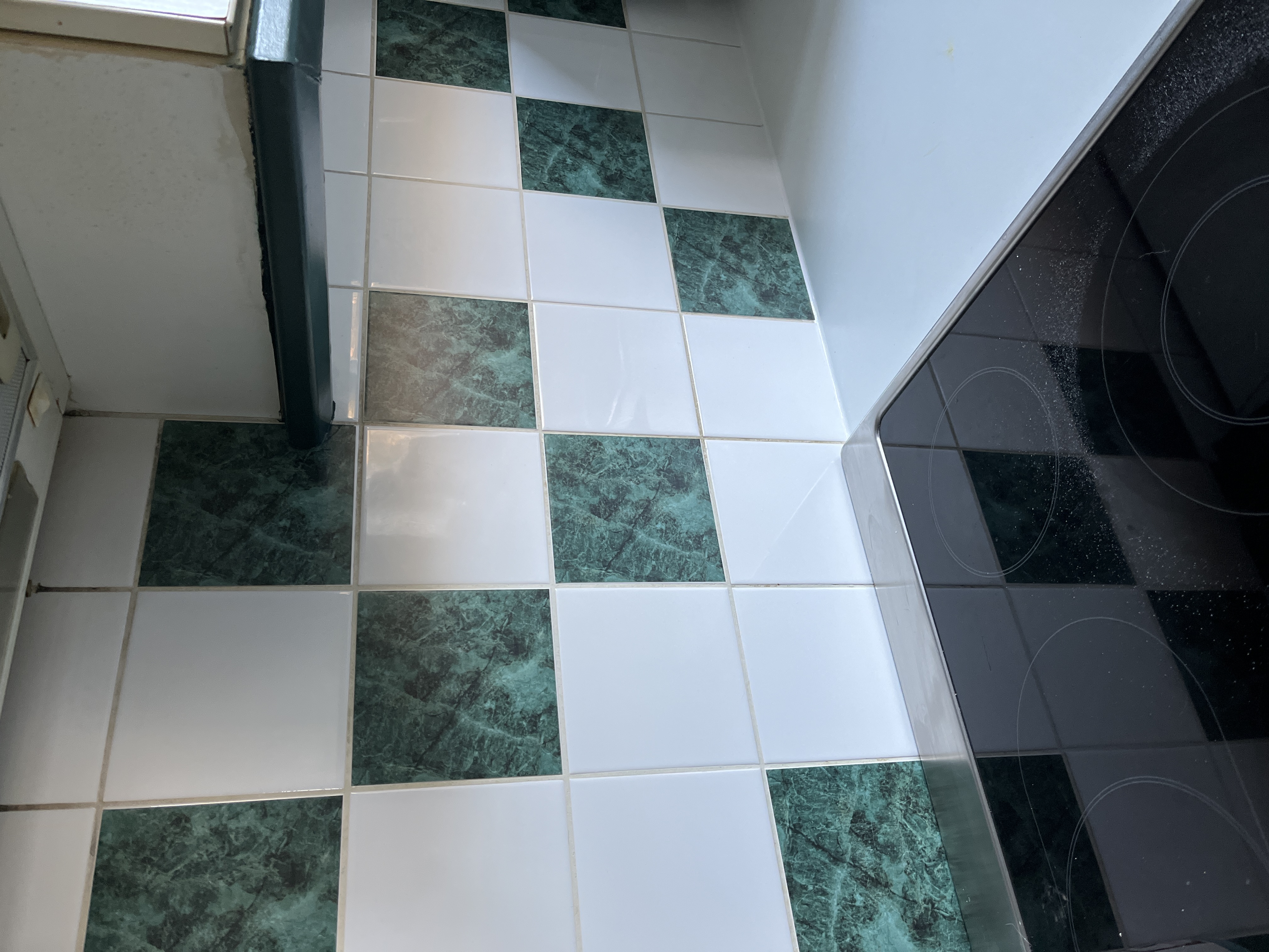 { { product.metaDescription|striptags }}