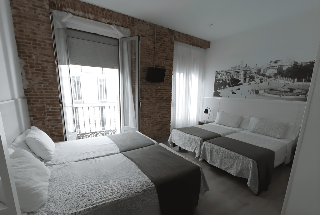 { { product.metaDescription|striptags }}