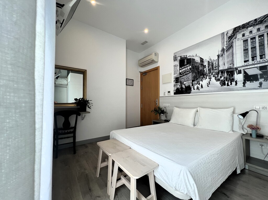 { { product.metaDescription|striptags }}