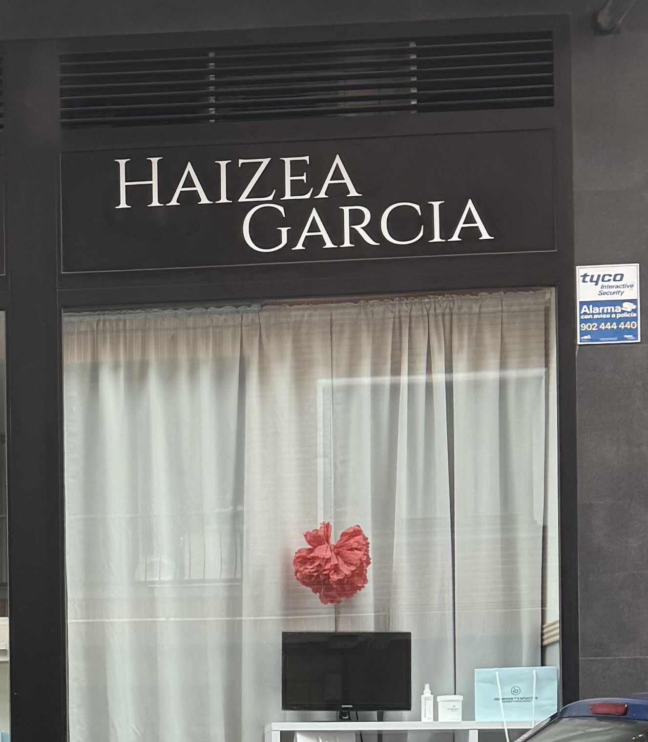 { { product.metaDescription|striptags }}