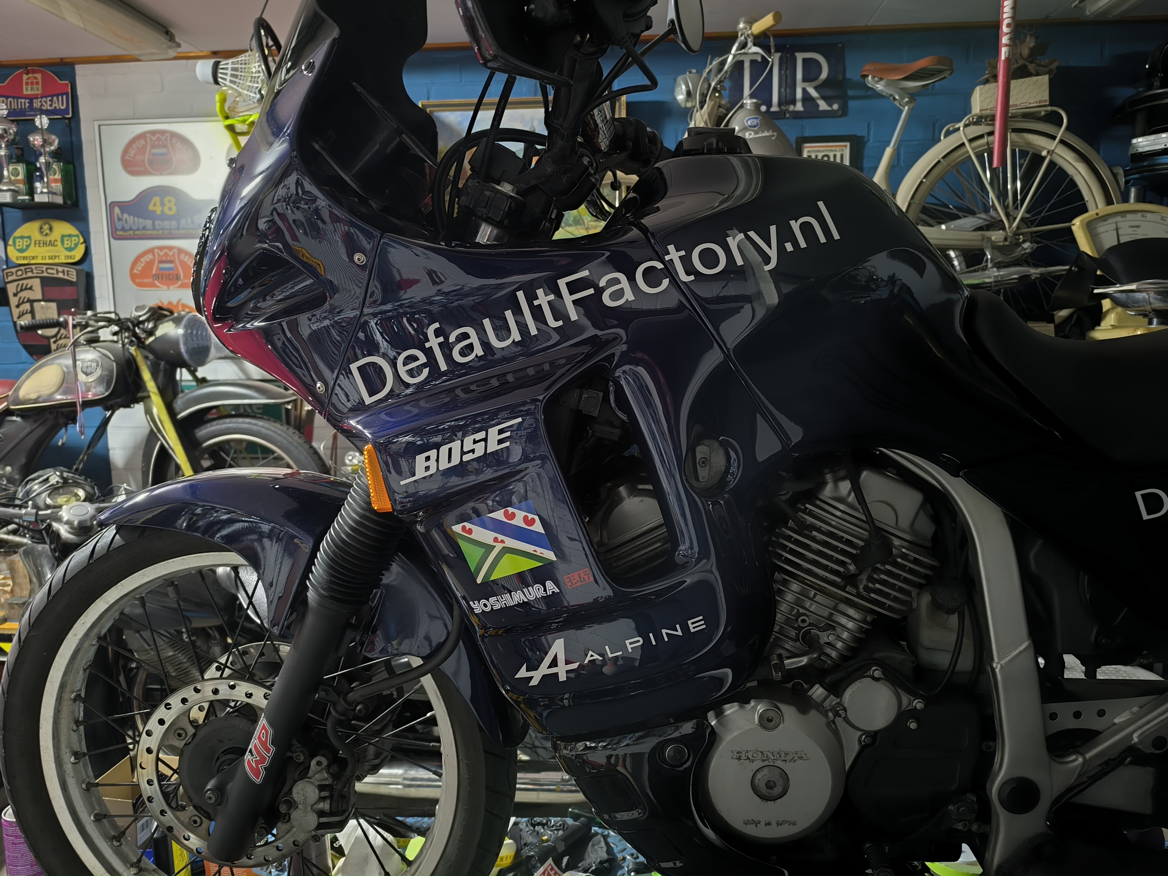 { { product.metaDescription|striptags }}