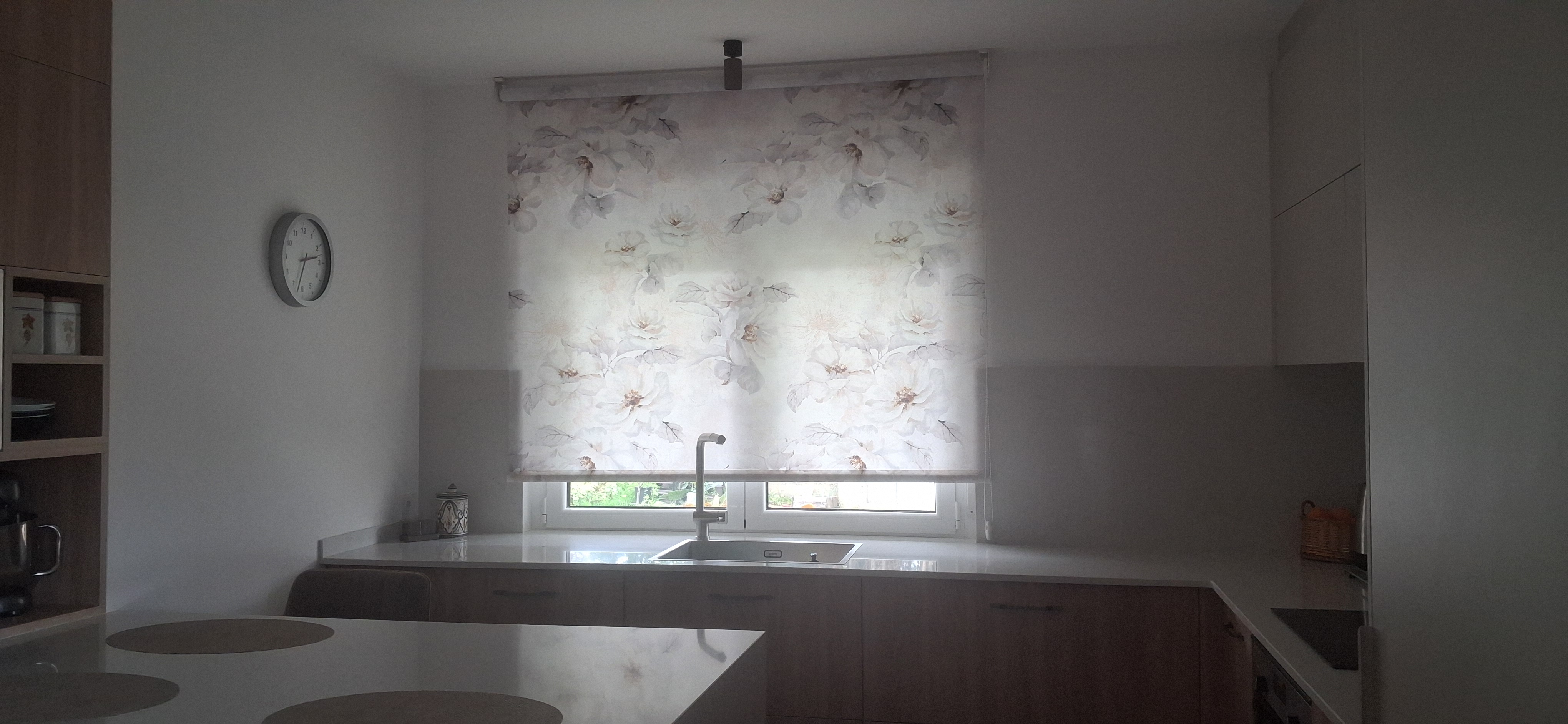 { { product.metaDescription|striptags }}