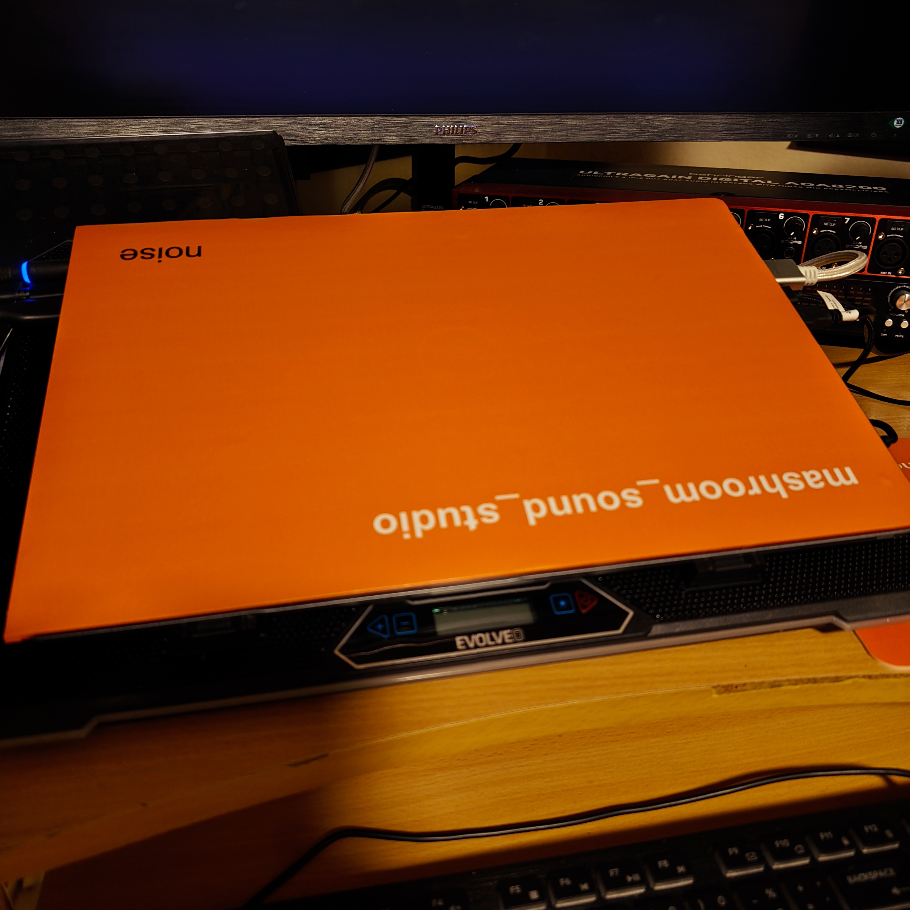 { { product.metaDescription|striptags }}