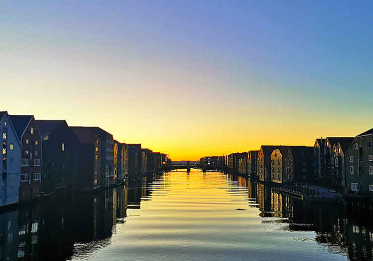 Tapisserie villes et pays reflet de coucher de soleil - TenStickers