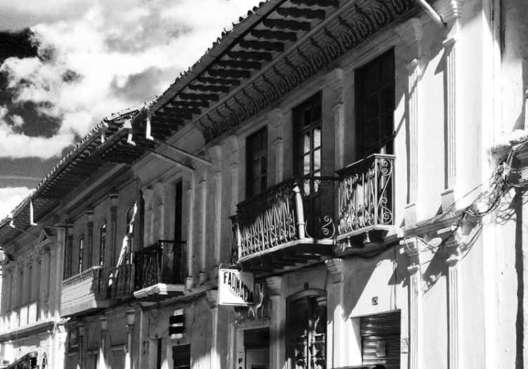 Fotomural ciudad Calle ecuatoriana - TenVinilo