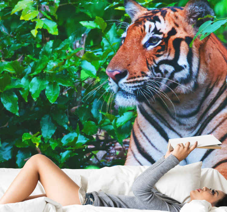 Tapisserie jungle tigre majestueux en contemplation - TenStickers