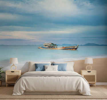 Papel mural azul barco en la playa - TenVinilo