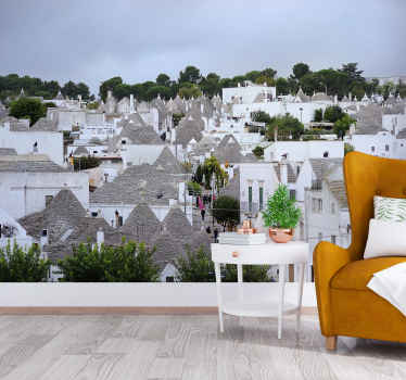 fotomural vinílico de parede da sala de estar que apresenta uma imagem adorável da vila de alberobello, itália, e as impressionantes casas trulli que estão lá.