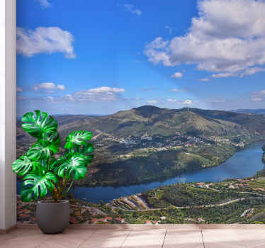 fotomural vinílico da parede da montanha de são domingos. Montanhas correm por um rio azul escuro. Céu azul claro com nuvens. Pegue agora e aproveite o visual!