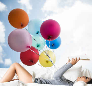 Mural infantil Globos de colores con cielo - TenVinilo