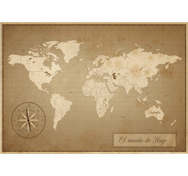 Fantástico fotomural vintage mapamundi con brújula y nombre personalizable para que decores tu dormitorio a tu propio gusto. Fácil de colocar.