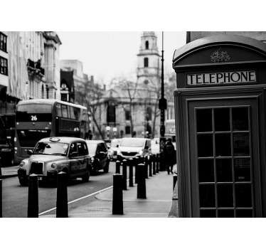 Uma cidade que fascina as pessoas há séculos! Mostre seu amor pela capital da Inglaterra com este fotomural decorativo de Londres em preto e branco.