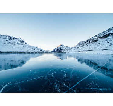 Fotomural lago helado en montañas nevadas - TenVinilo