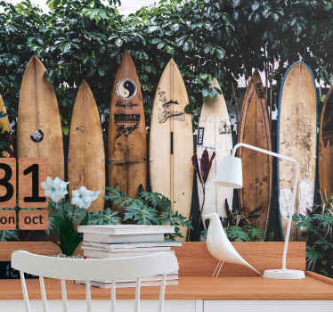 Hnědá dřevěná na zelených rostlinách fototapeta - TenStickers