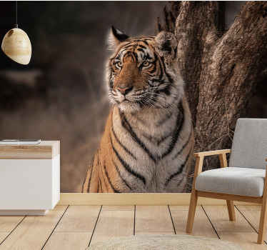 τίγρης ξαπλωμένη στον τοίχο του δέντρου - TenStickers