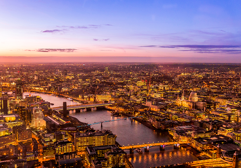 ロンドンのスカイラインの都市壁の壁画 - TENSTICKERS