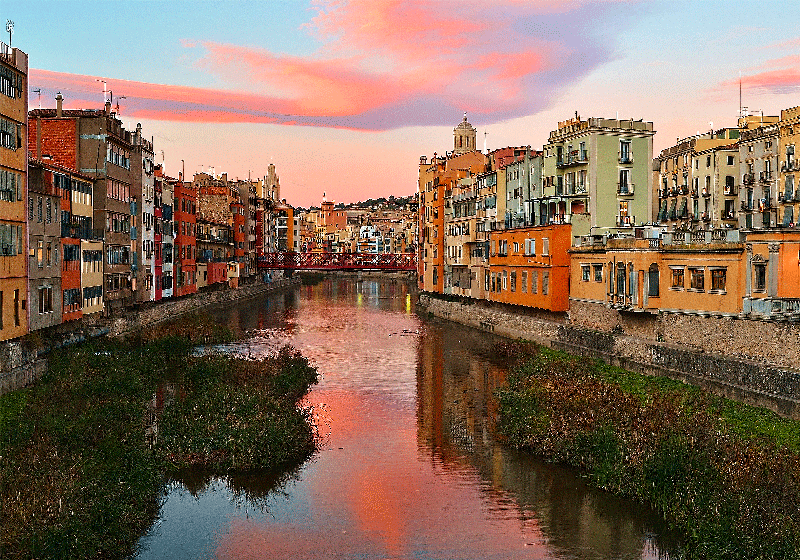 Fotomurales de ciudades Vistas de girona por la noche - TenVinilo