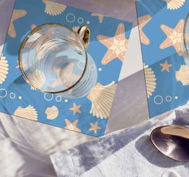 Estrella de pescado y conchas bajo posavasos marinos - TenVinilo