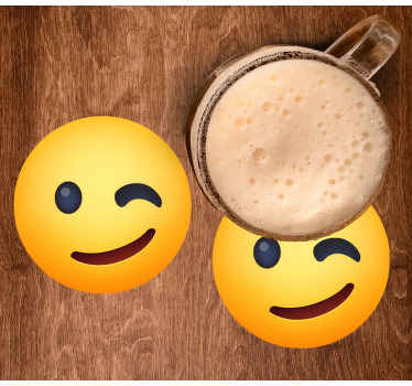 Podkładka pod kubek Emotikon z mrugnięciem - TenStickers
