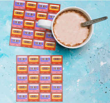 Posavasos vintage Patrón de cassette rojo y rosa de los 80 - TenVinilo