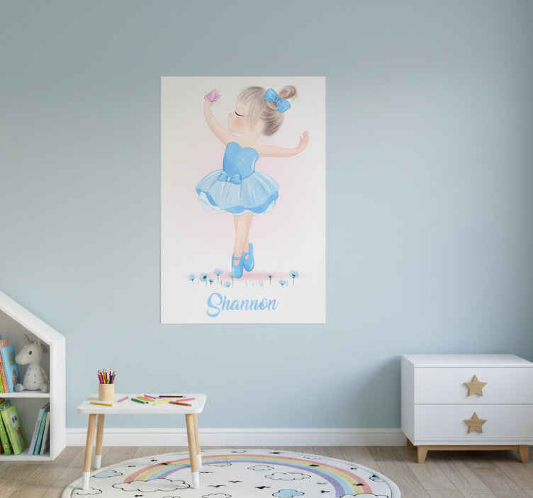 Personalisierte poster tanzendes mädchen mit schmetterling - TenStickers