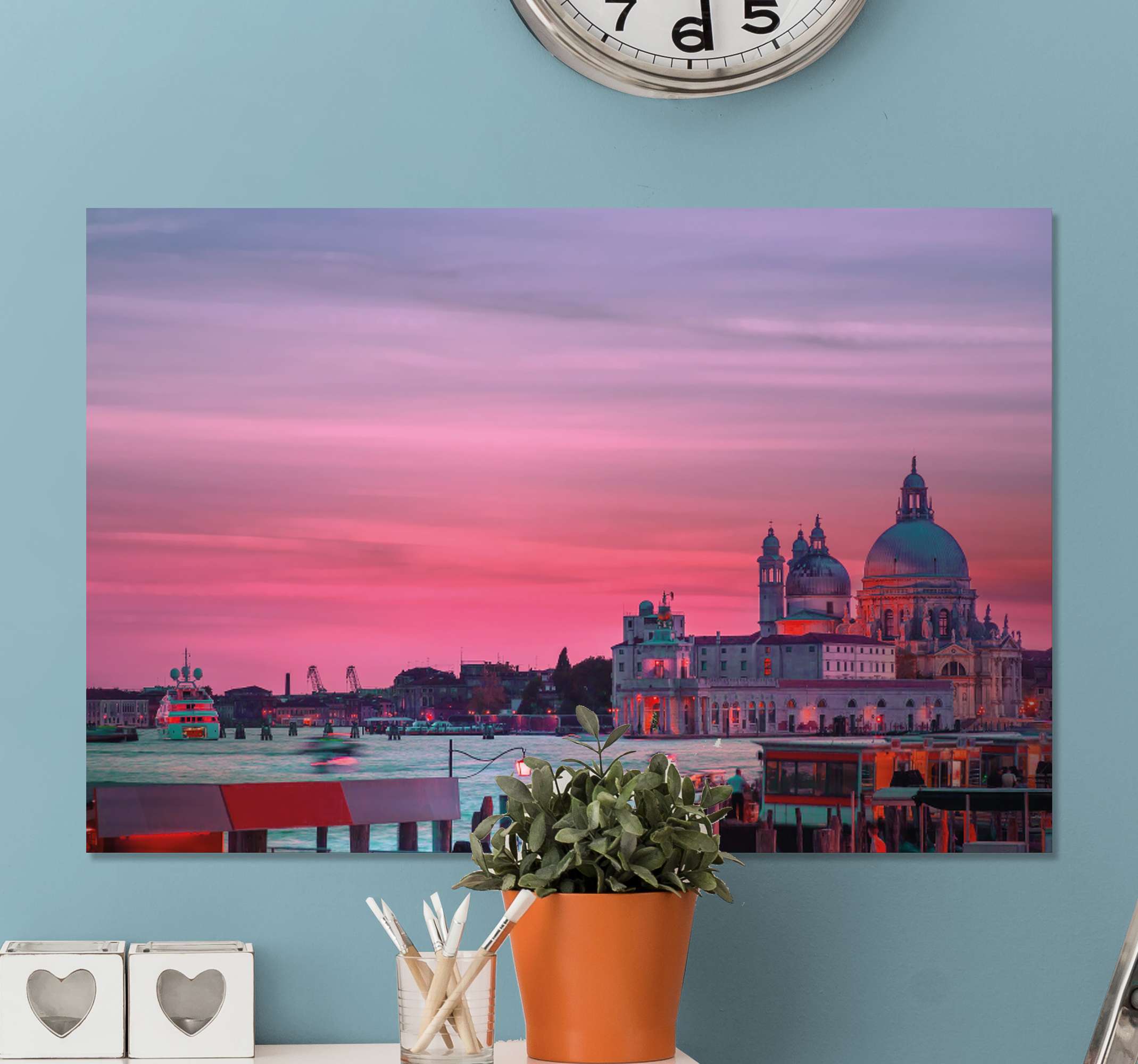 TenStickers. Quartos Decorativo de cidades Lindo pôr do sol em veneza. Uma ilustração impressões em tela do belo pôr do sol na cidade de veneza. O produtomostra belas estruturas de atração de veneza ao redor de um porto marítimo ao pôr do sol.