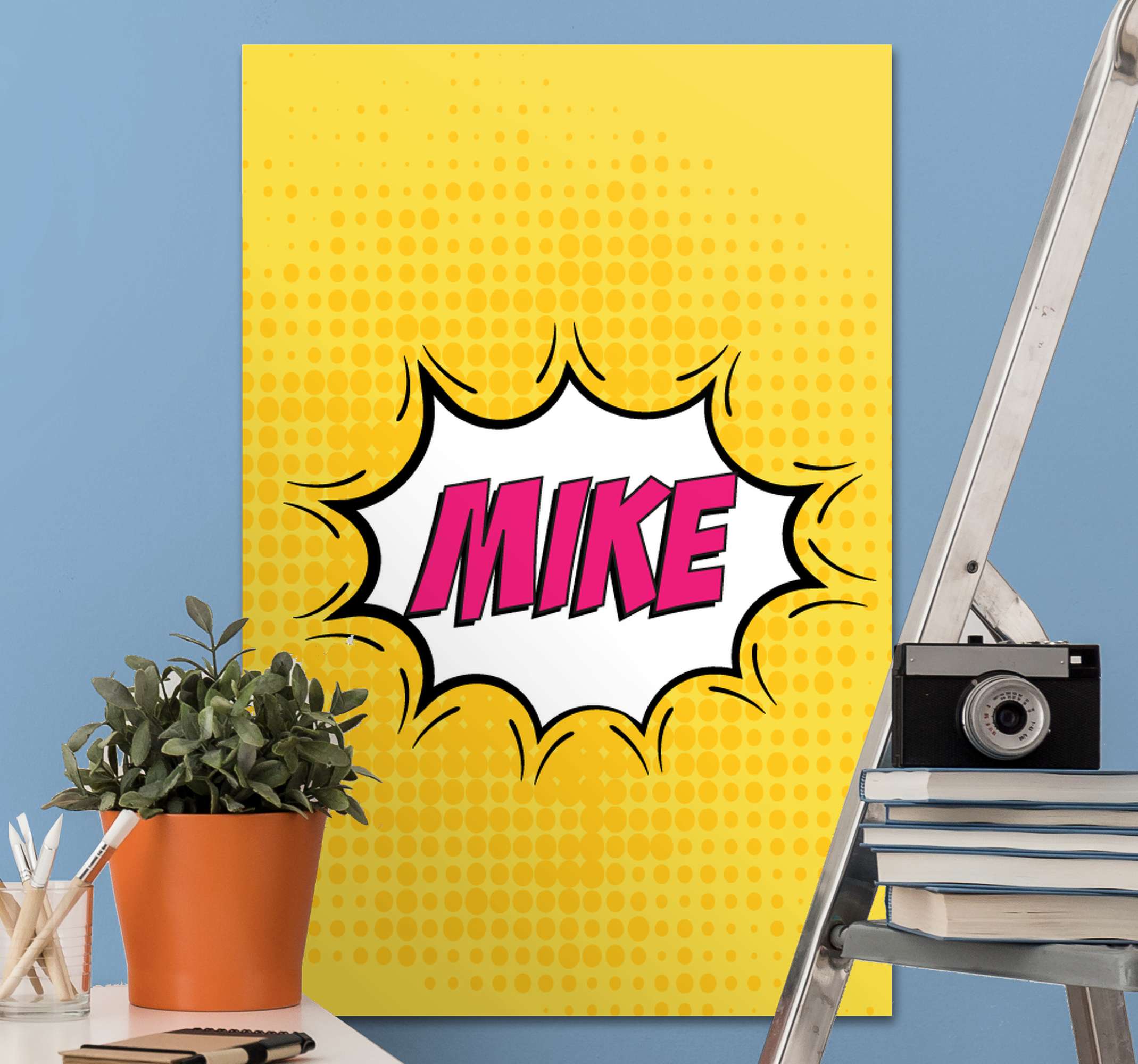 Quadro Decorativo com nome Nome da história em quadrinhos TenStickers. Quadro Decorativo com nome Nome da história em quadrinhos. Esta impressão em tela personalizável de quadrinhos ficará incrível em qualquer espaço da sua casa! Personalize adicionando seu próprio nome.