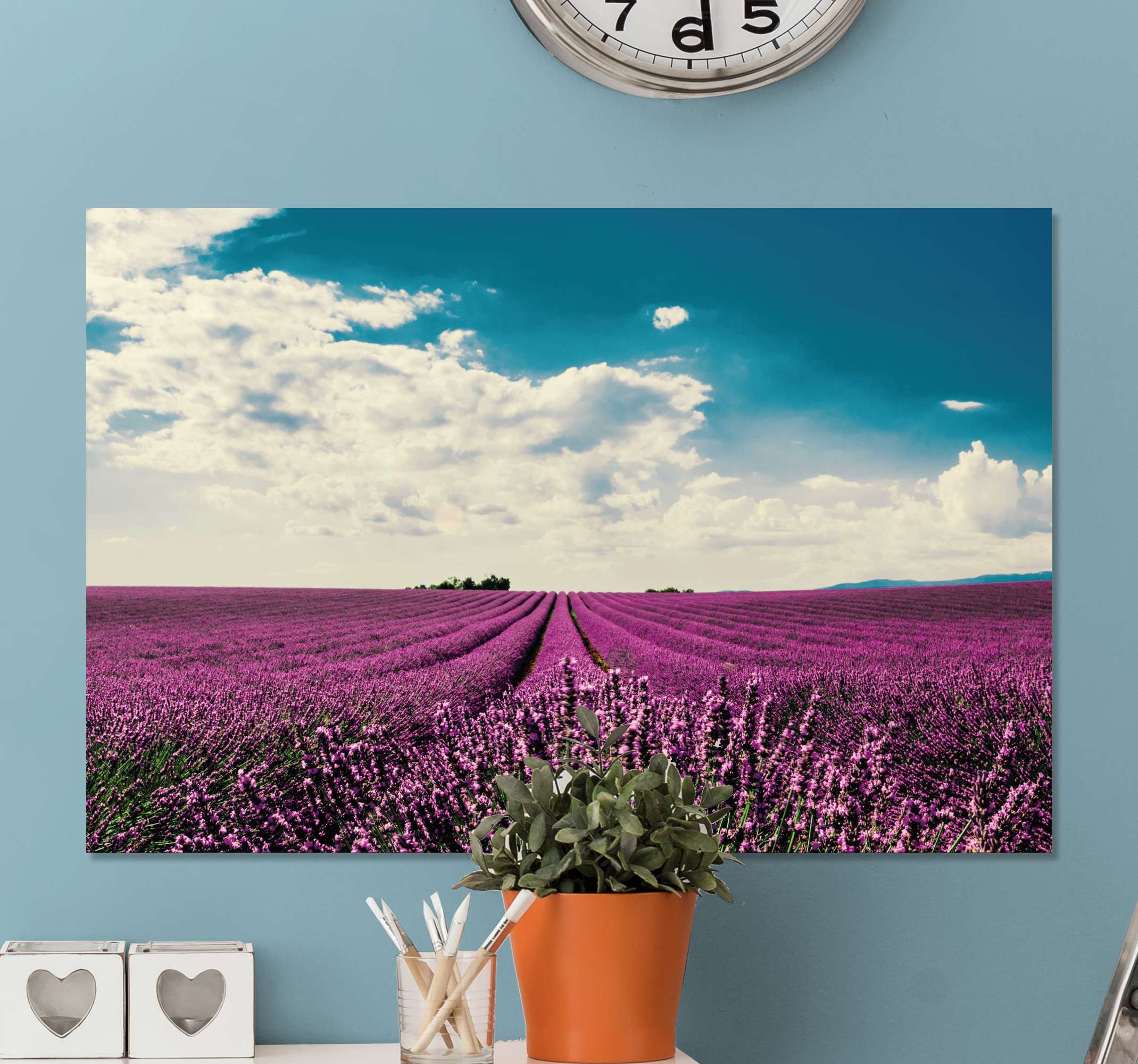 Quadro Decorativo de flores Urze sunfall TenStickers. Quadro Decorativo de flores Urze sunfall. Tela de flores de urze sunfall. Céu azul com nuvens. Campo rosa com flores detalhadas. Decore com facilidade. Obtenha com envio imediato!