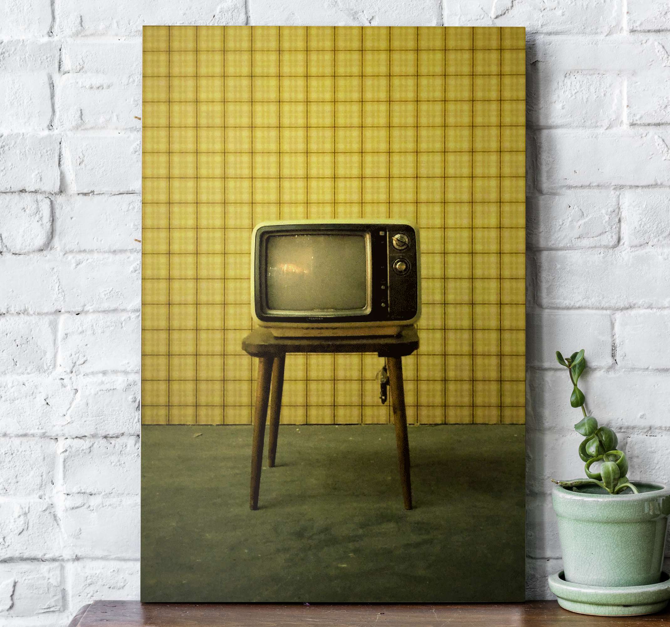 Old tv on a stool wall prints for living room TenStickers