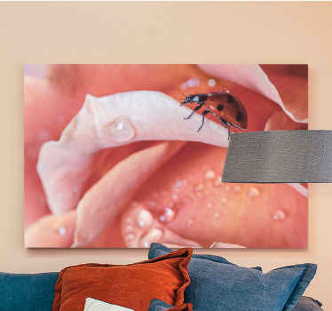 Cuadro animales Elegante estilo mariquita flor rosa - TenVinilo