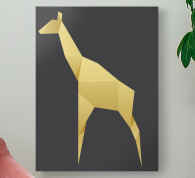 Quadro de animais Girafa de origami TenStickers. Quadro de animais Girafa de origami. Impressões em canvas do animal da girafa do origami. Fundo cinza com motivo de girafa amarela em estilo origami com triângulos. Obtenha remessa imediata!