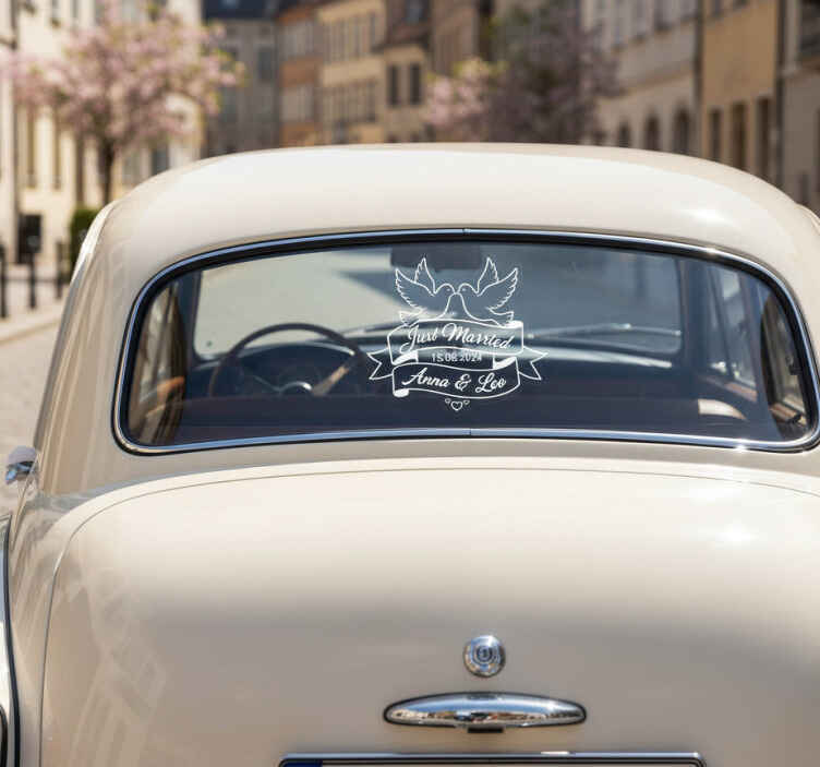 Pegatina coche palomas de "recién casados" - TenVinilo