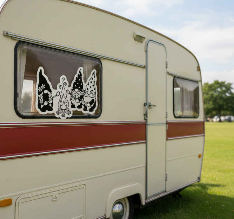 Sticker camping car gnomes joyeux autour du feu - TenStickers