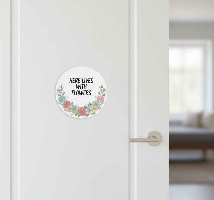 Tilpasses klistermærke her bor med blomster - TenStickers
