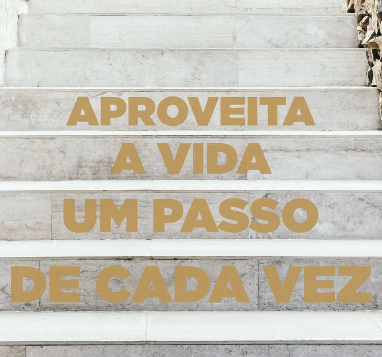 Autocolante para escadas Aproveita a vida - TenStickers