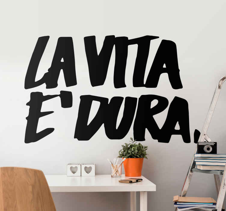 Stencil muro La vita è dura design italiano