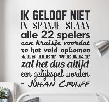 Muursticker voetbal met tekst ik geloof niet- Johan Cruijff - TenStickers
