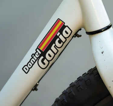 Vinilo bicicleta nombres y bandera personalizados - TenVinilo