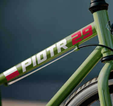 Profesjonalne naklejka na rower flaga i nazwa z numerami - TenStickers