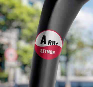 Profesjonalne naklejka na rower imię i grupa krwi z flagą - TenStickers